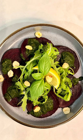 Burokėlių carpaccio su chlorellos pesto