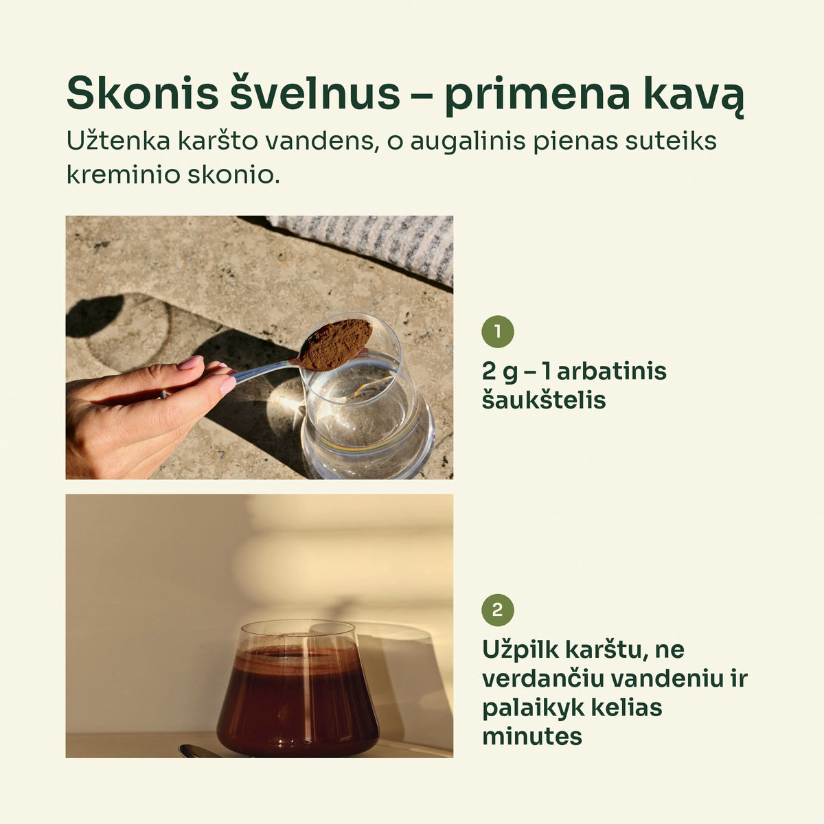 Arbatinis šaukštelis chagos miltelių ir karštas chagos gėrimas stiklinėje
