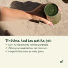 Ranka laiko stiklinę su Green MIX gėrimu