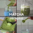 Ekologiškos matcha arbatos milteliai dubenėlyje su plakikliu